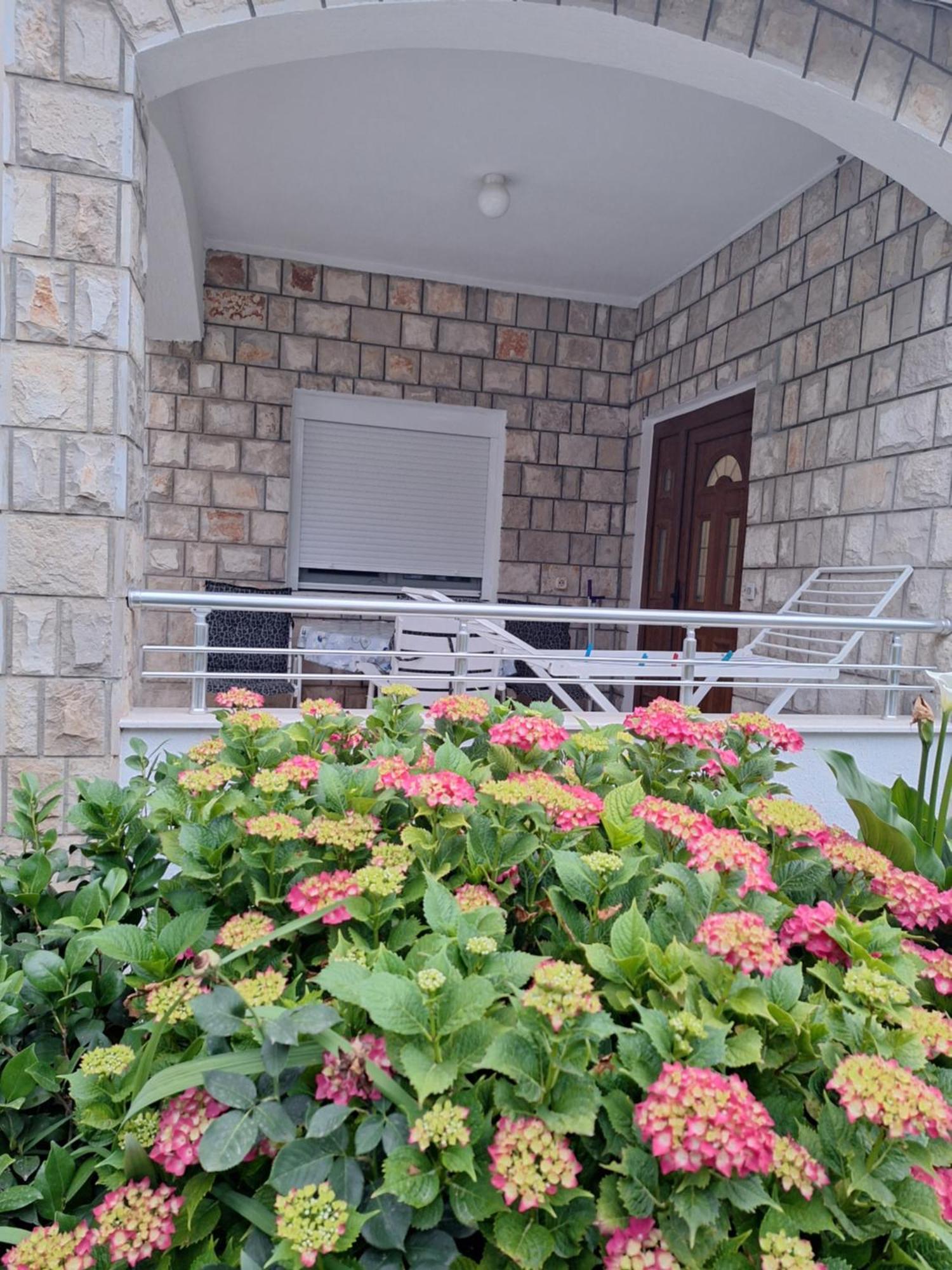 Apartments Kuc Bar Exterior photo